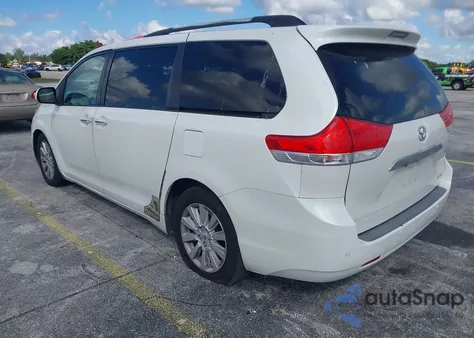 2011 Toyota Sienna Limited V6 z USA, uszkodzony, nr VIN 5TDYK3DC0BS047502
